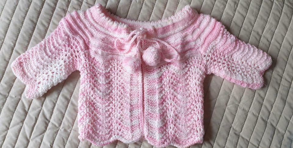 Babyjacke rosa Handarbeit in Berlin