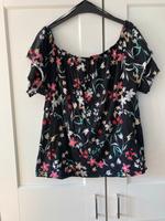 Shirt Jessica schwarz mit Blumen 46 Baden-Württemberg - Hardthausen Vorschau