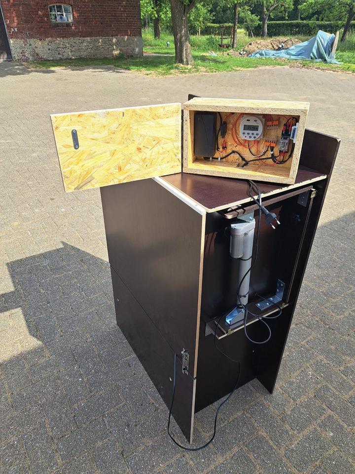 Zeitgesteuerter Futterautomat/Heuraufe - Bausatz für Eigenanbau in Hamminkeln