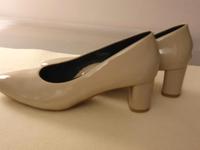 Ara Damen Schuh Pumps beige nude 38,5 Lack neu Nordrhein-Westfalen - Moers Vorschau