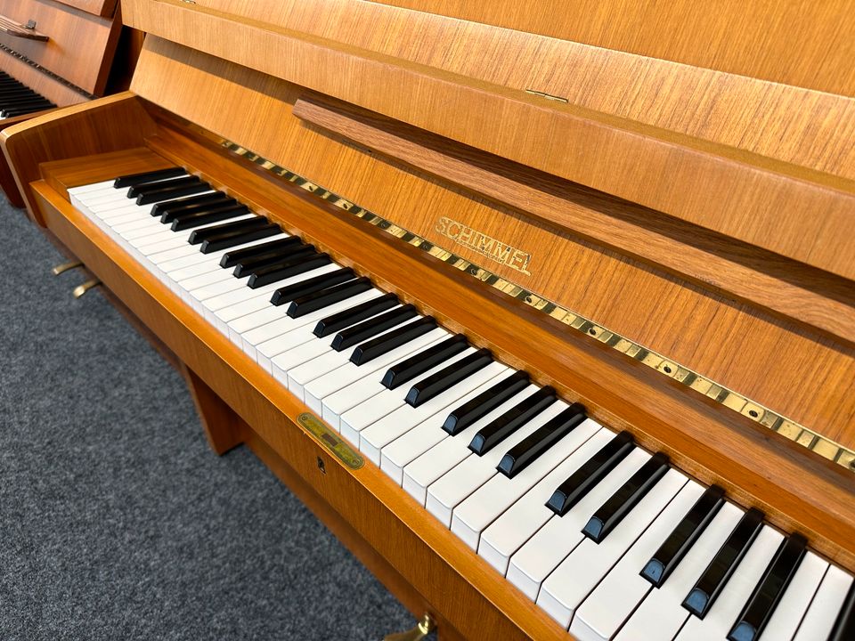 Schimmel Klavier, Modell 108, Nussbaum, Garantie in Swisttal
