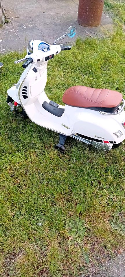 Kinder elektro mofa vespa in Würselen