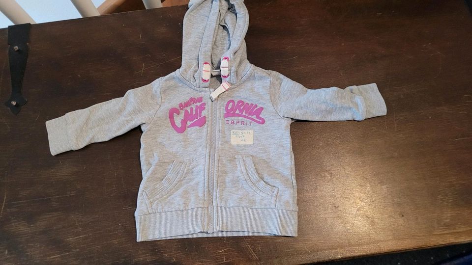 Mädchen Paket Gr. 68 Pullover Hosen Sweatjacke Shirt Bodys in Wymeer