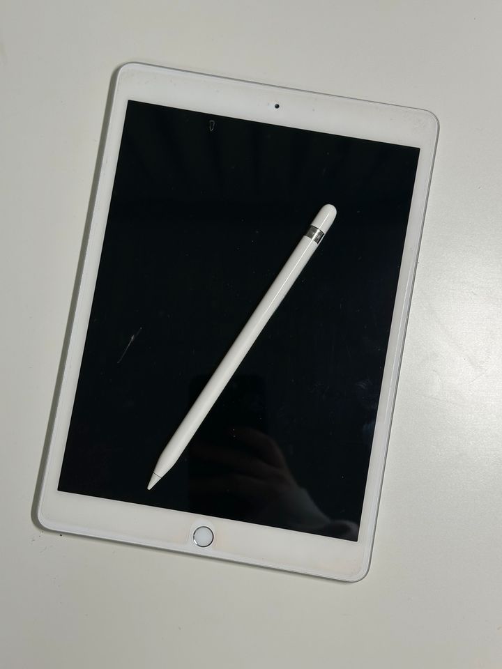 iPad 8 generation  + Apple Pencil in Dortmund