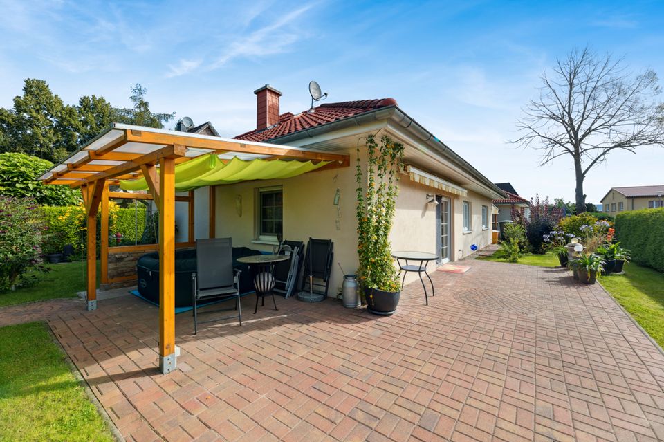 Modernes EFH im Bungalowstil mit idyllischem Garten / Verkauf mit unbefristetem Nießbrauch in Potsdam