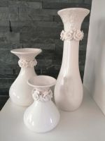 Blumenvasen weiße Keramik mit Rosendekor Niedersachsen - Neulehe Vorschau