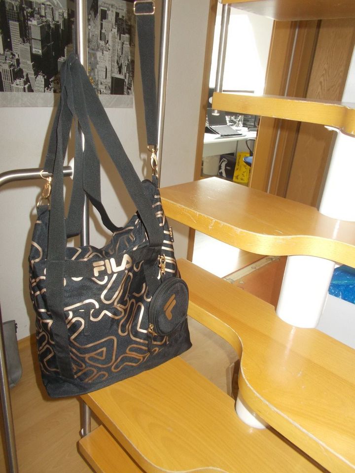 Damen Handtasche Fila schwarz -gold und Handtasche grau in Kötz