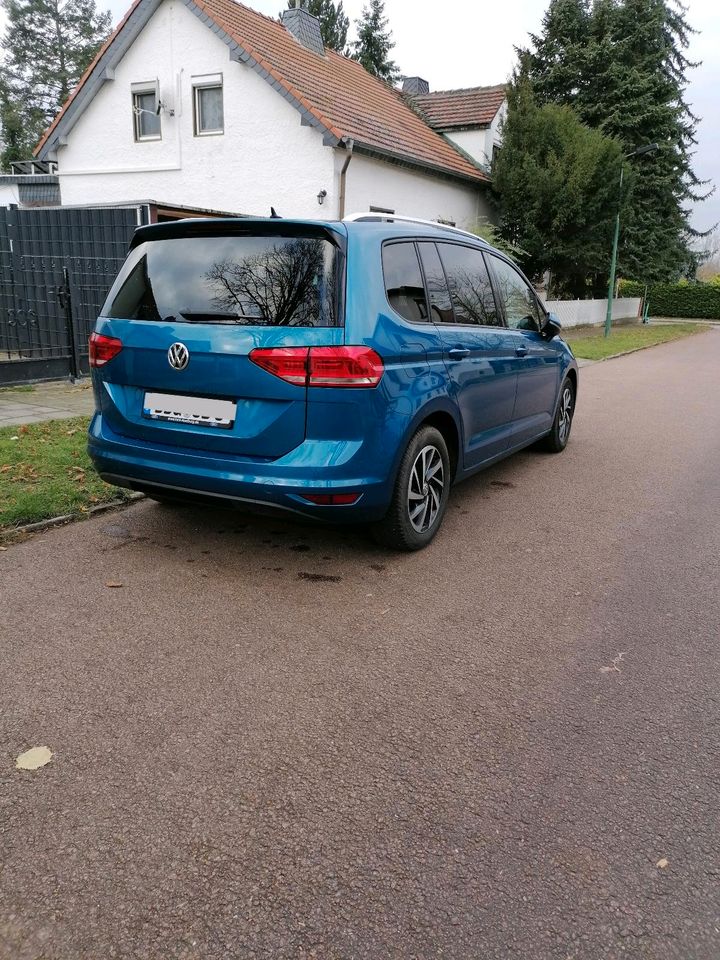 VW Touran 1.6 TDI Join 7 Sitze AHK in Bernburg (Saale)