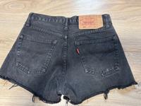 Levi’s Hotpant Hotpants schwarz 27 S Jeans kurze Hose Bayern - Jengen Vorschau