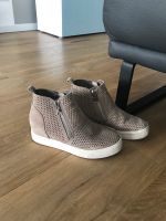 Damen Ledersneaker mit Keilabsatz von Steve Madden in grau/taupe Frankfurt am Main - Gallusviertel Vorschau