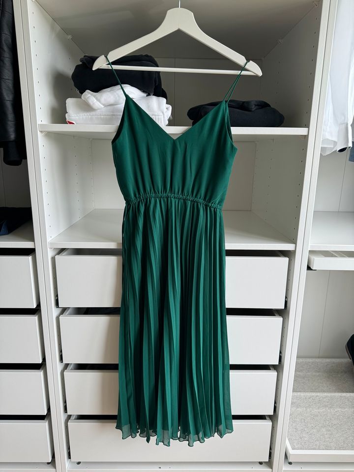 Wunderschönes dunkelgrünes Sommerkleid von asos Petite, Größe: XS in Fürstenzell