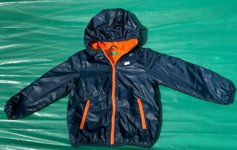 Benetton leichte Jacke Anorak Gr. 120 Jungen dkl-blau/ orange in Rosdorf