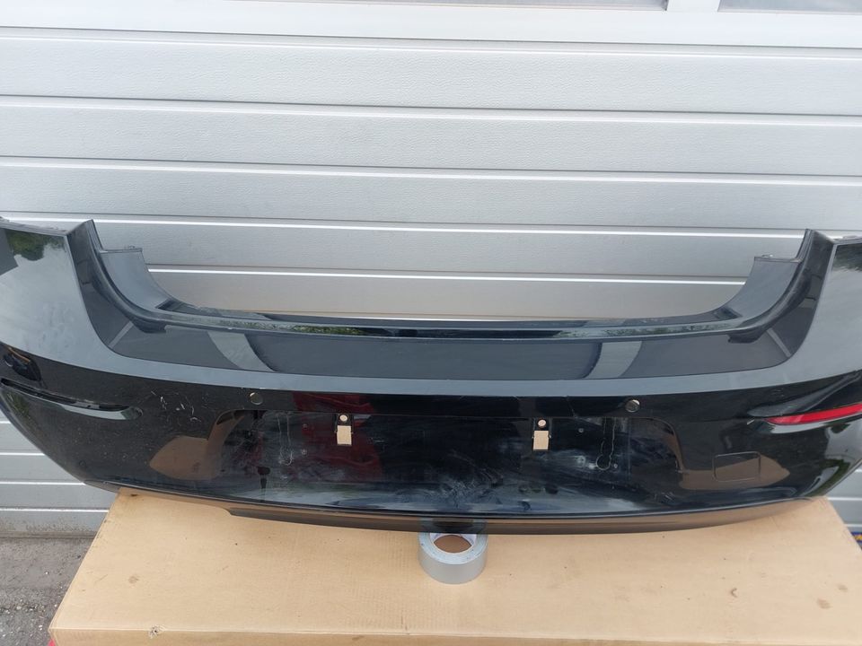 BMW 1er F20 F21 facelift Stoßstange hinten schwarz 4xPDC 7371755 in Werne