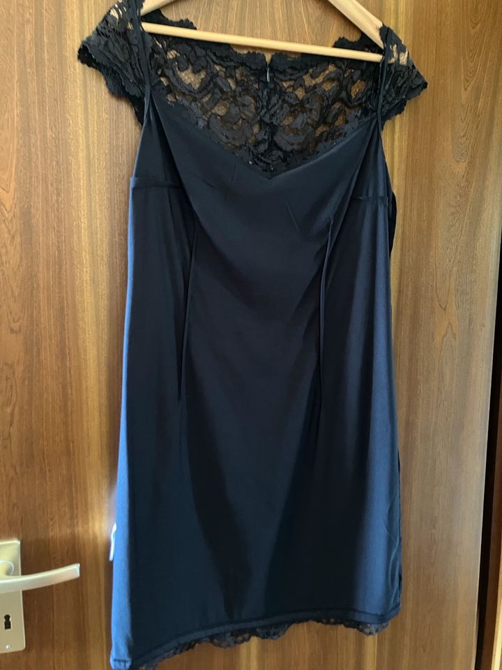 Esprit Spitzenkleid incl Versand in Kadenbach