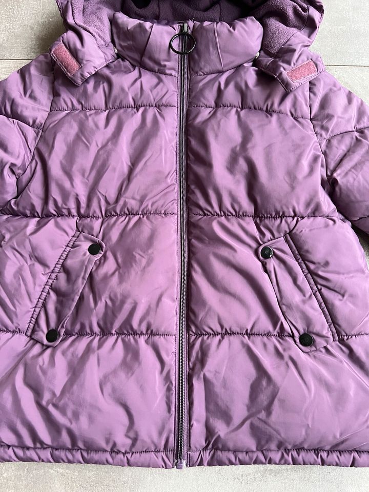 H&M WINTERJACKE - LILA - GR. 152 in Radebeul