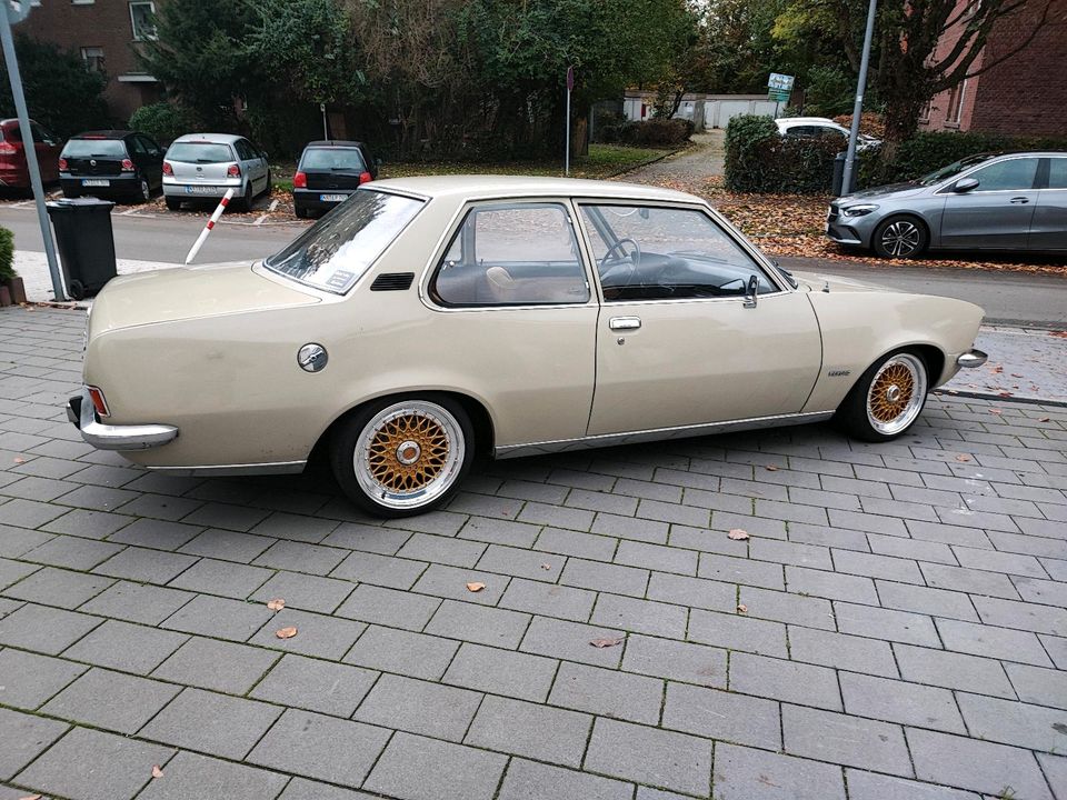 Opel Rekord D 1900 Oldtimer kein Manta, Ascona, Commodore, Kadett in Krefeld