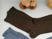 Dünne Wollsocken aus Regia uni braun 44 Handarbeit Neu Niedersachsen - Emstek Vorschau