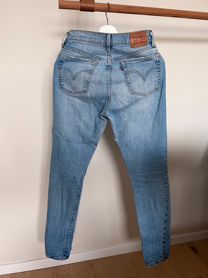 LEVI‘S 501 Skinny Jeans W26 L32 in München