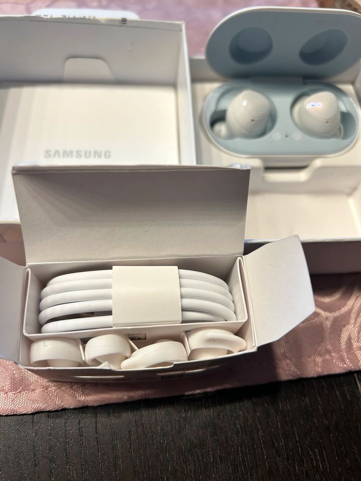 Galaxy Buds white/Kopfhörer/inear in Neu Heinde