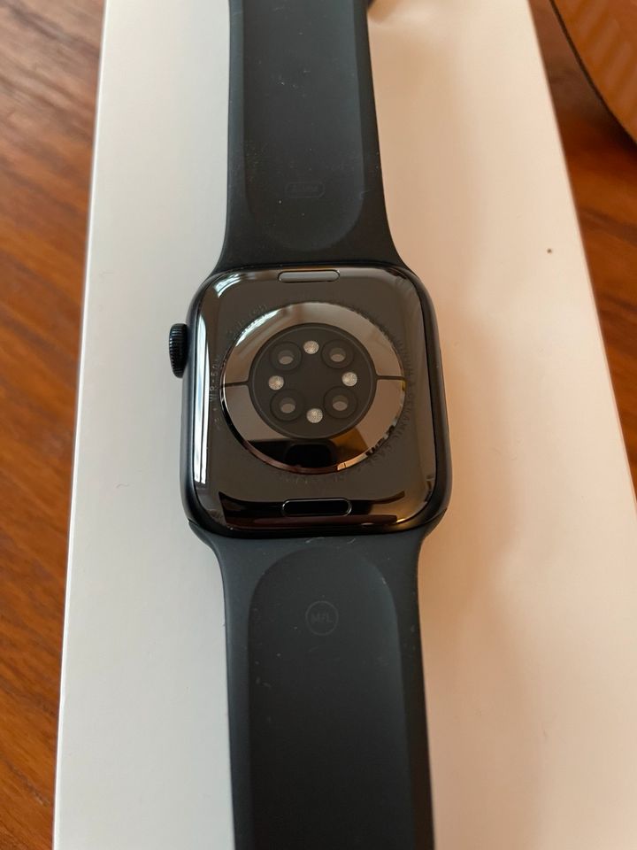 Apple Watch Series 8 41mm Cellular/LTE Mid Alu + 2 Loops in Hamburg