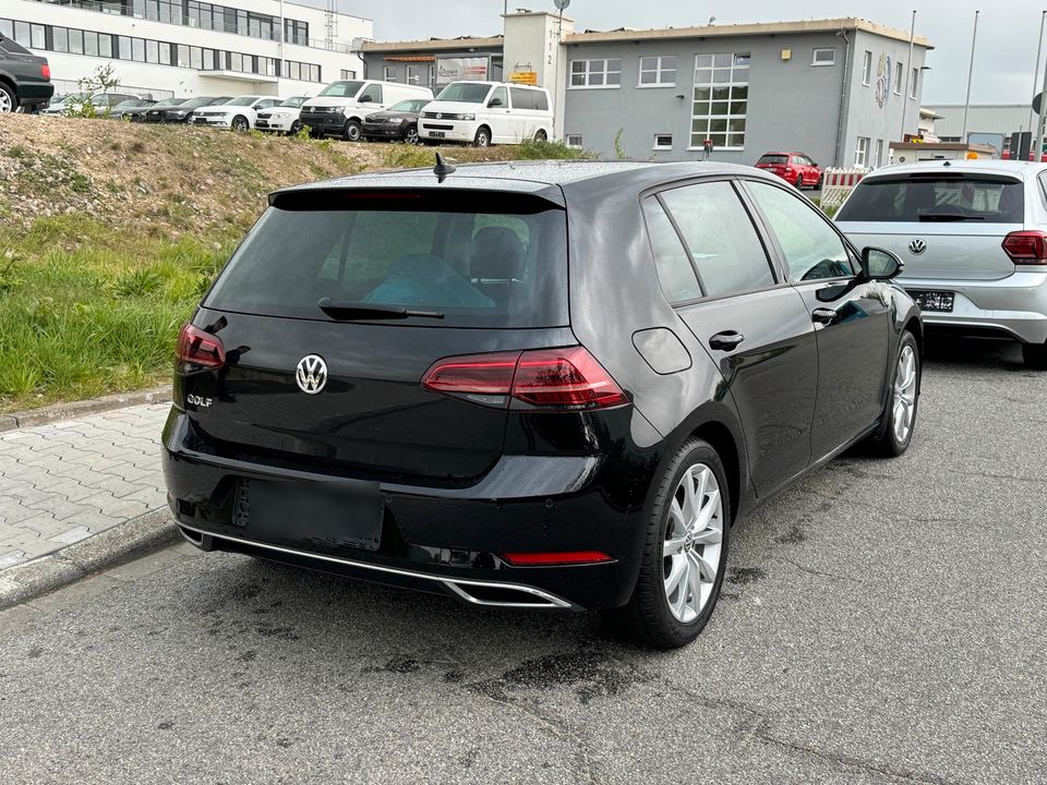 Volkswagen Golf 7 Highline mit Vollaustattung in Idstein