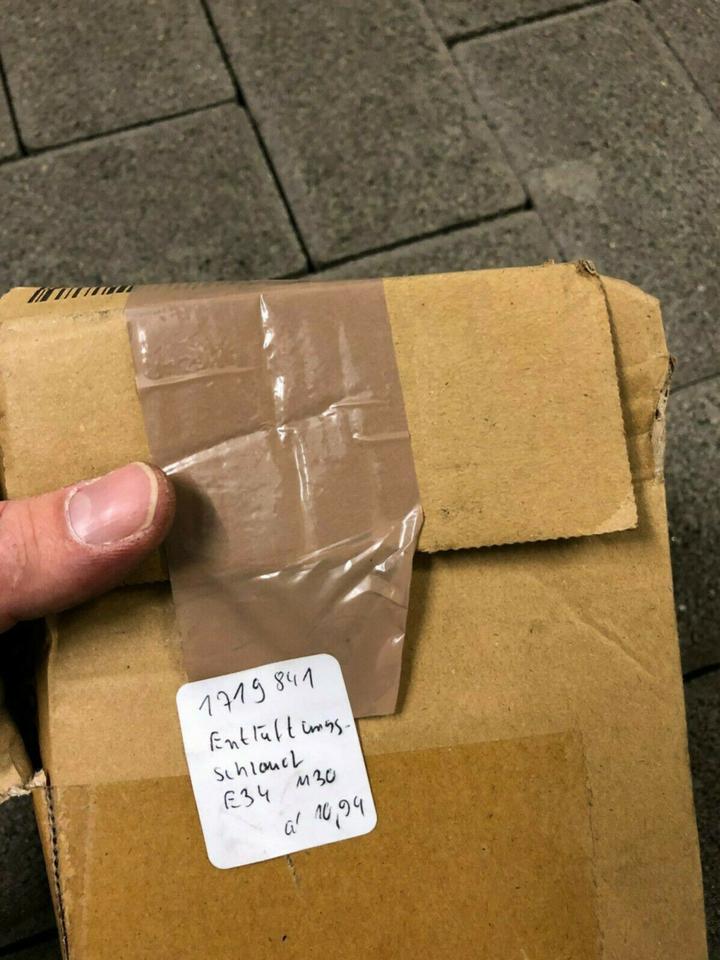 BMW e32 e34 Entlüftungsschlauch Ventildeckel ORIGINAL NEU in Aachen