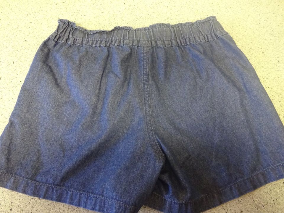 Kurze Hosen Shorts Gr. 152 in Gifhorn