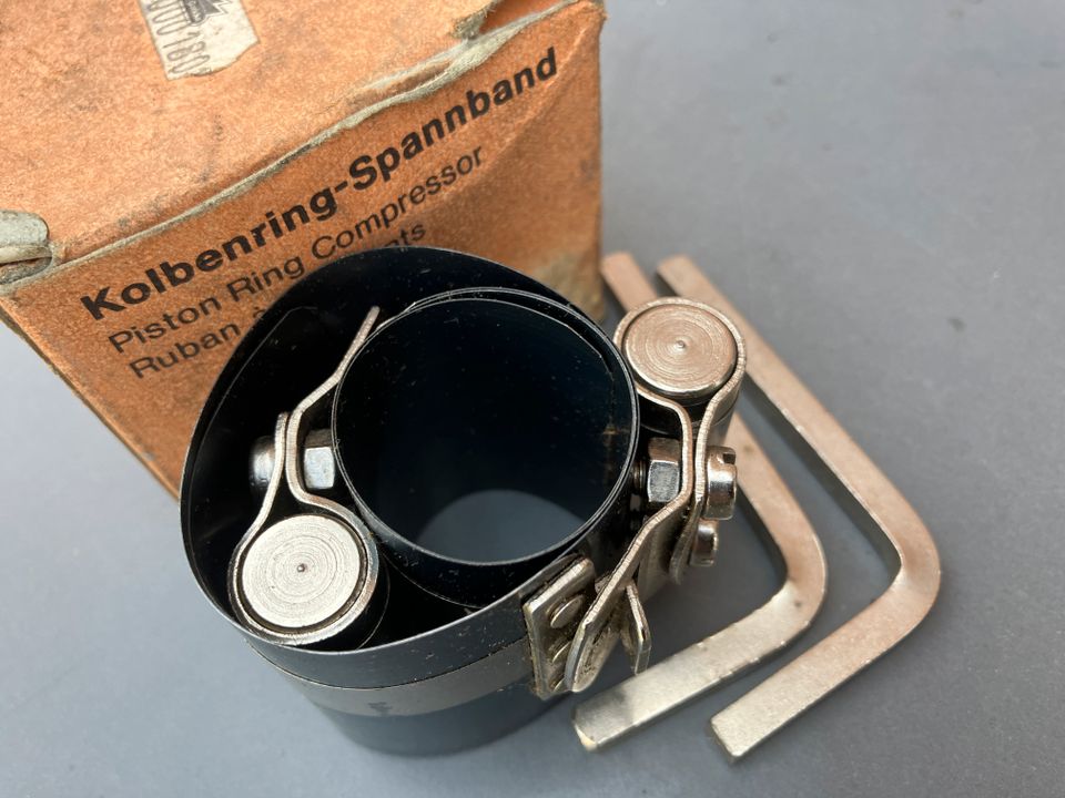 2 Kolbenring-Spannbänder , Kolbenspannband , 40-75 mm , Motorrad in Winsen (Aller)