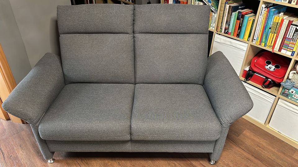 Sofa, Zweisitzer Couch grau in Schönbrunn