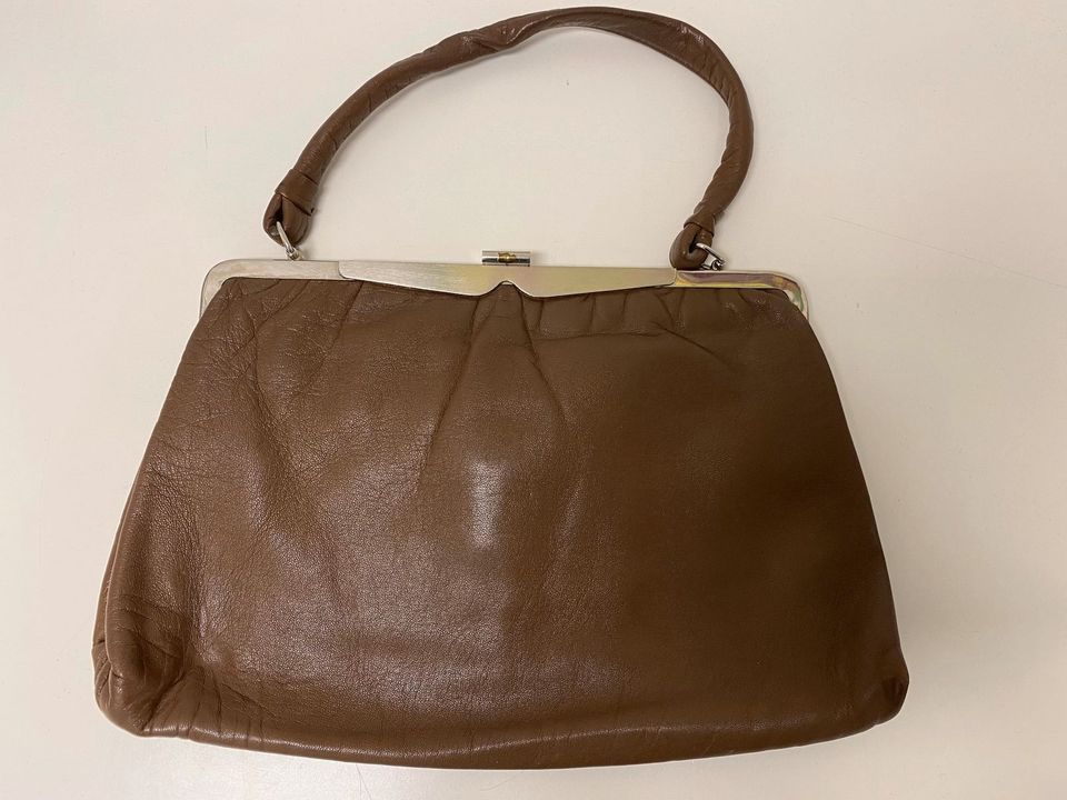 Vintage Ledertasche Leder Tasche Handtasche braun Clipverschluss in Oberursel (Taunus)