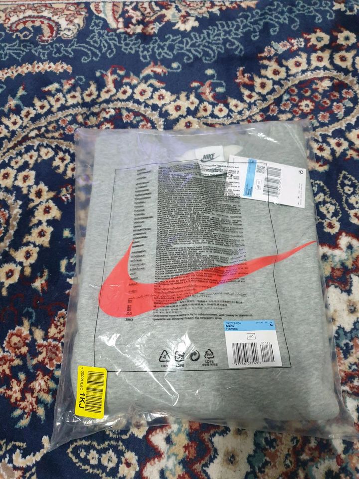 Nike original Pullover in der Größe M. 40€. in Essen