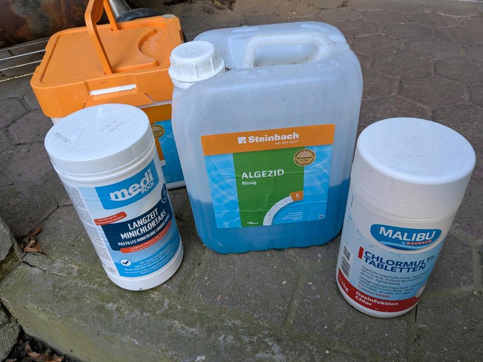 Poolzubehör: Intex Sandfilterpumpe für 17000 l und Poolsauger in Köln
