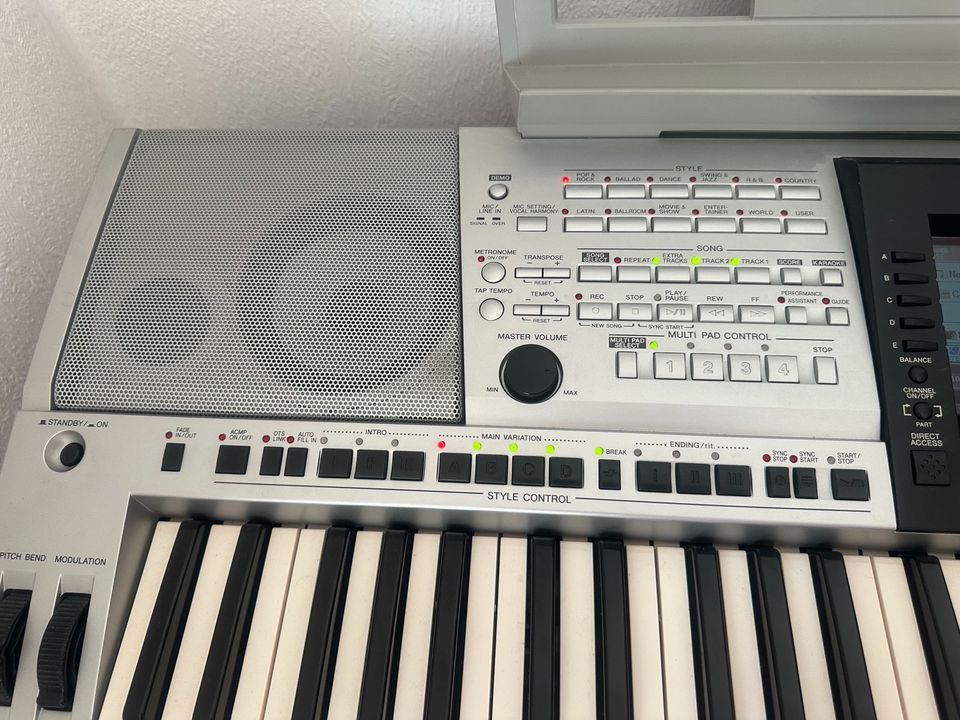 Yamaha Keyboard PSR 3000 + Hocker in Paderborn