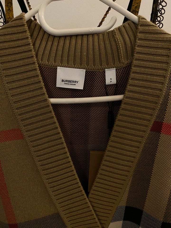 Burberry Cardigan NEU in Frankfurt am Main