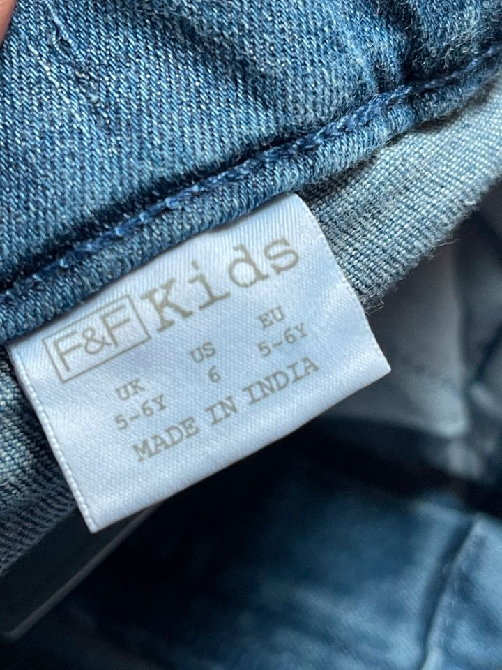 F&F Jeans Hose mit Sternen Gr. 5-6 Jahre 116 in Fürstenau