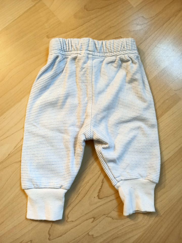 Babyhose Hose Jogginghose blau-weiß und weiß Gr. 56 in Frankfurt am Main