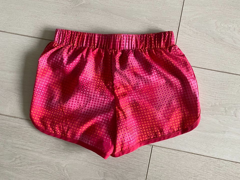 Tchibo Sport kurze Hose Mädchen pink Gr. 122 128 in Gevelsberg