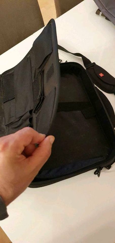 LAPTOPTASCHE PATACO.NEUWERTIG MIT VIEL FÄCHERN.IN DÜSSELDORF in Düsseldorf