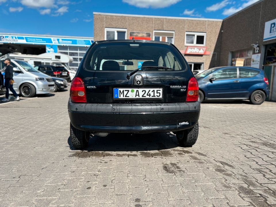 Opel Corsa mit TÜV, Inspektion und Einparkhilfe in Mainz