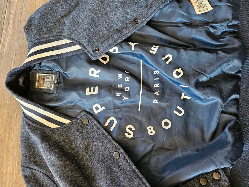 Superdry Jacke Collegejacke Größe M in Bonn