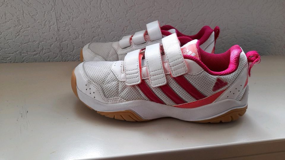 Turnschuhe Adidas 34 in Höchst im Odenwald