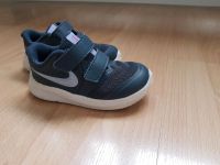 Nike Kinderschuhe Sneaker Sportschuhe Turnschuhe Gr. 23,5 Niedersachsen - Garbsen Vorschau