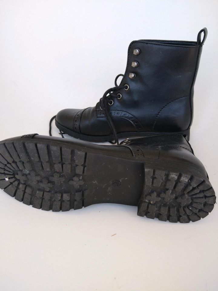 Schwarzer Schnürstiefel, 37, Stiefel, in Igling