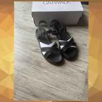 Catwalk / Gr. 39 / Sandalen / Römersandalen / Schwarz Silber Hessen - Körle Vorschau