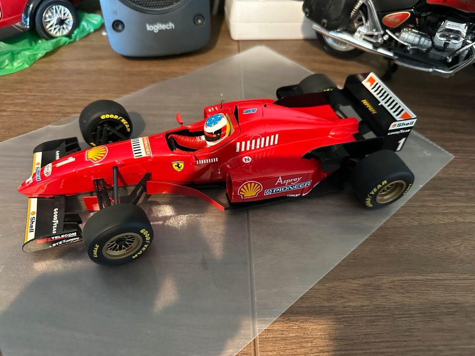 Modellauto Ferrari F310 1996, Pauls Model Art 1:18 in Lingenfeld