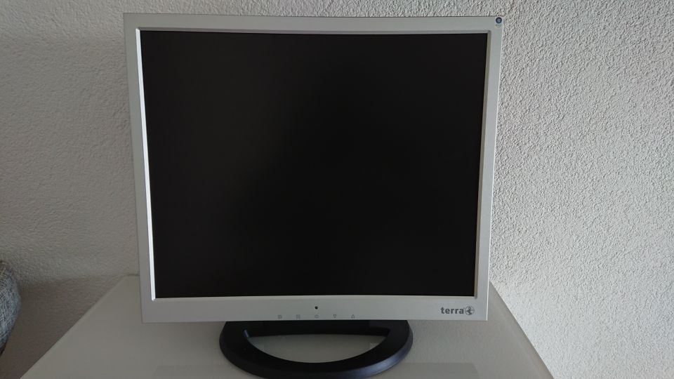 Terra 19 Zoll TFT Monitor LCD 4219 schwarz silber 4:3 Format in Nünschweiler