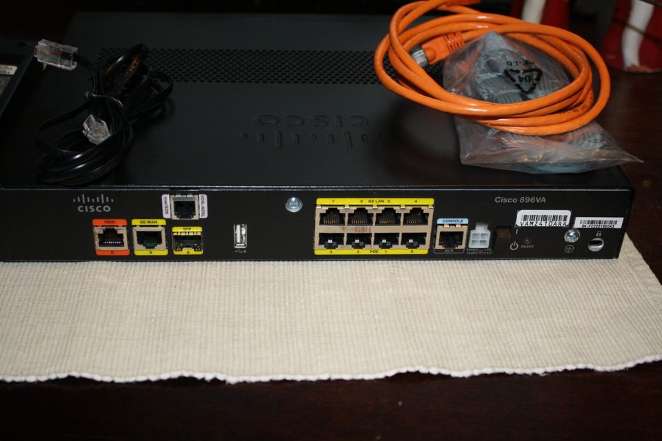 CISCO 896VA-K9 VDSL2 Router Glasfaser WAN + 8-Port Gigabit Switch in Neuenhagen