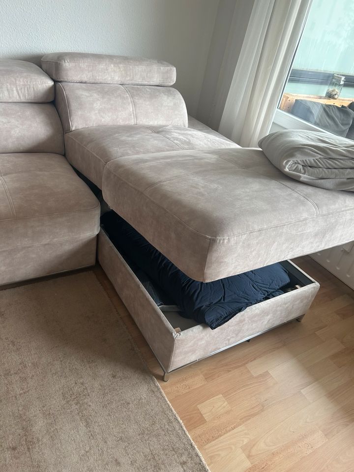 Ecksofa mit Bettkasten und Schlaffunktion, wie neu! in Offenbach