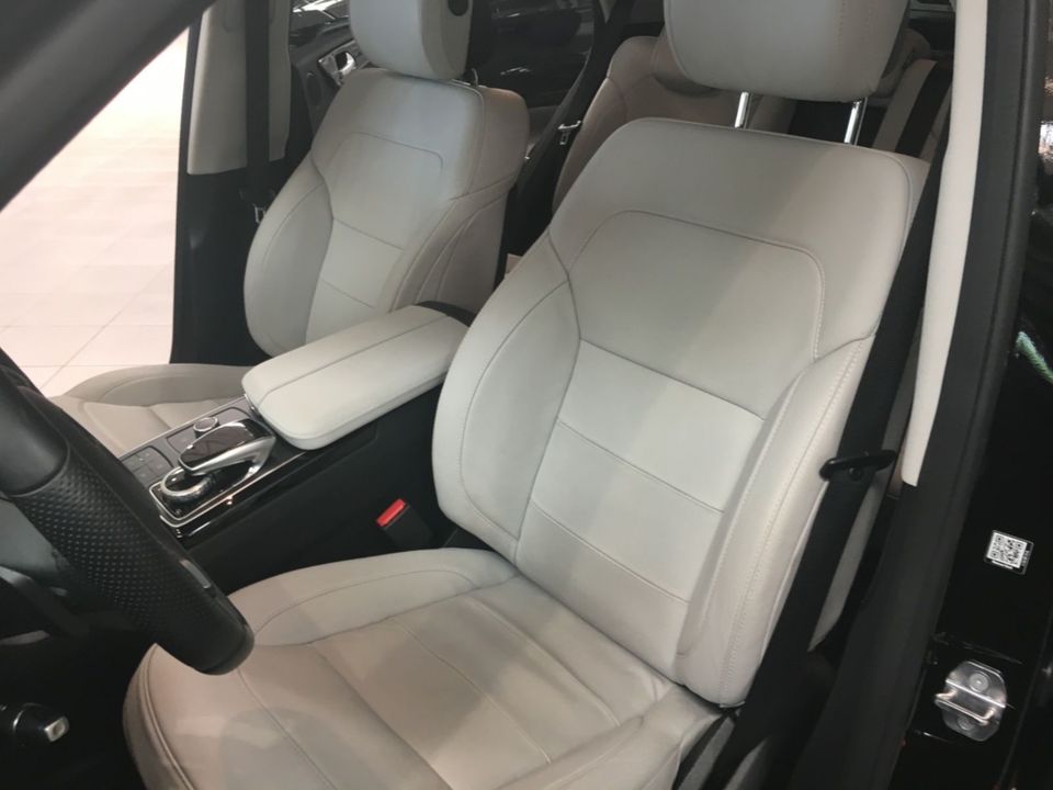 Mercedes-Benz GLE 500 4M/Exklusiv/AMG/Pano/Distro/AHK/ Allwetter& in Berlin