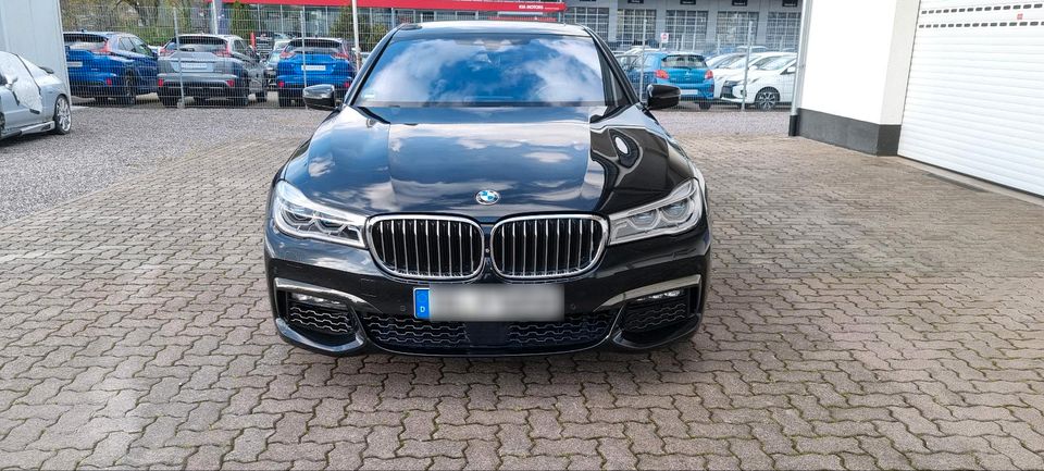 BMW 750d xDrive B&W, Massage, Softclose, Touch Command in Kappelrodeck